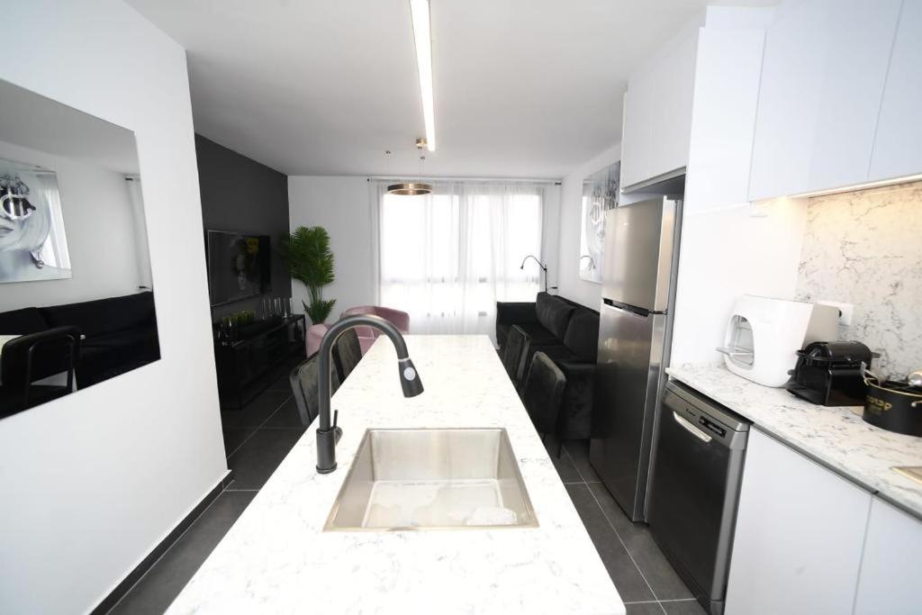 Z-32 Luxury Boutique Apartment Эйлат Экстерьер фото